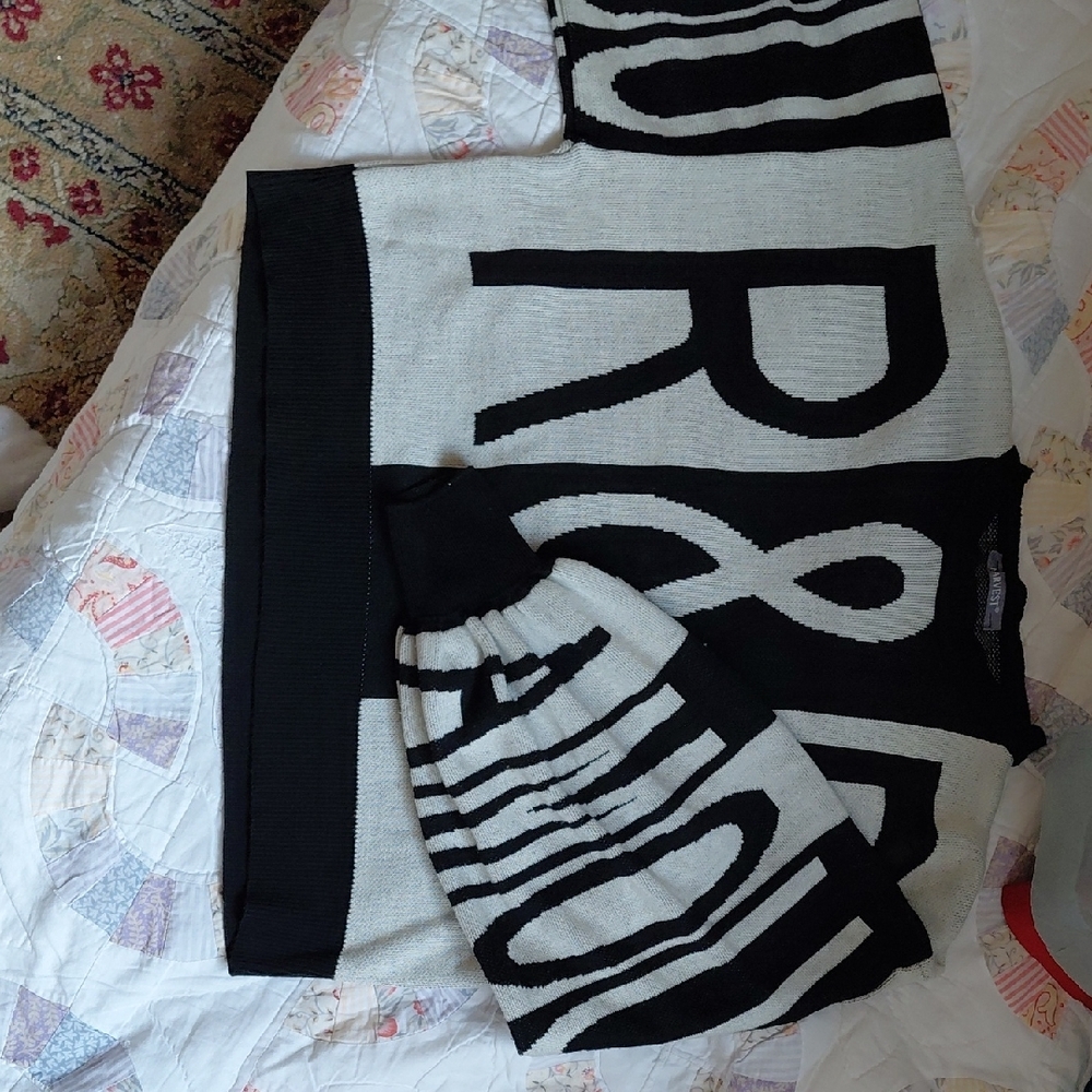 Black and White Sweatshirt